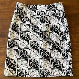 White and black pencil skirt size XS